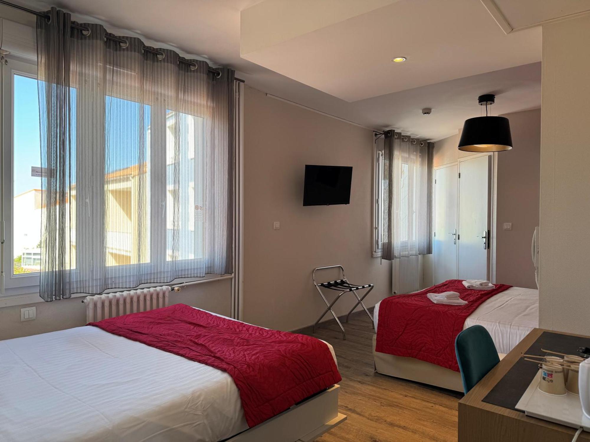 Hotel Calme Des Pins & Spa لي سابلِ دولونْ المظهر الخارجي الصورة